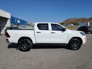 Toyota Hilux 2.4GD-6 double cab 4x4 Raider manual - Image 3