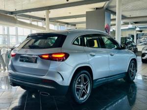 Mercedes-Benz GLA GLA200 Progressive - Image 2