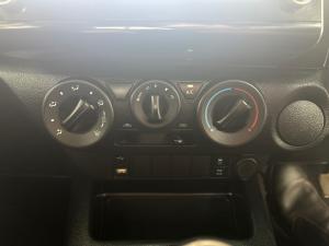 Toyota Hilux 2.4GD-6 Xtra cab Raider manual - Image 15
