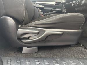 Toyota Hilux 2.4GD-6 Xtra cab Raider manual - Image 18