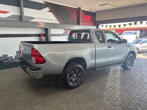 Toyota Hilux 2.4GD-6 Xtra cab Raider manual - Image 2