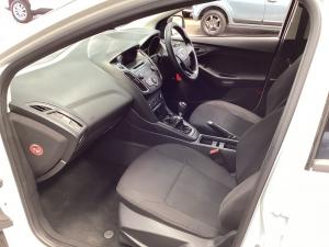 Ford Focus sedan 1.0T Ambiente - Image 7