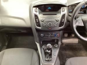 Ford Focus sedan 1.0T Ambiente - Image 15