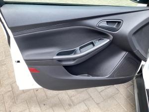 Ford Focus sedan 1.0T Ambiente - Image 26