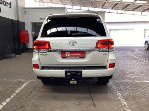 Toyota Land Cruiser 200 4.5D-4D V8 VX-R - Image 5