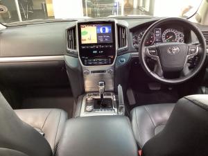 Toyota Land Cruiser 200 4.5D-4D V8 VX-R - Image 6