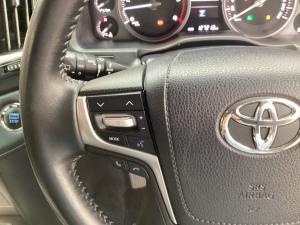 Toyota Land Cruiser 200 4.5D-4D V8 VX-R - Image 9