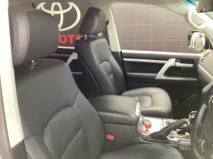 Toyota Land Cruiser 200 4.5D-4D V8 VX-R - Image 17