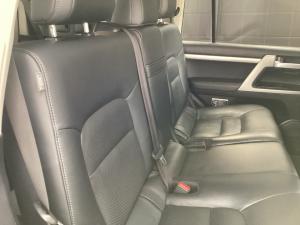 Toyota Land Cruiser 200 4.5D-4D V8 VX-R - Image 18