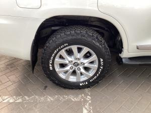 Toyota Land Cruiser 200 4.5D-4D V8 VX-R - Image 20