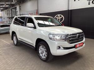 Toyota Land Cruiser 200 4.5D-4D V8 VX-R - Image 1