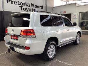 Toyota Land Cruiser 200 4.5D-4D V8 VX-R - Image 2