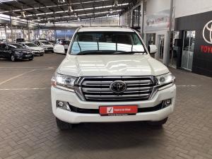 Toyota Land Cruiser 200 4.5D-4D V8 VX-R - Image 4
