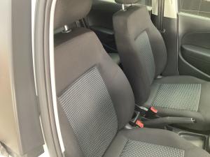 Volkswagen Polo Vivo hatch 1.6 Comfortline auto - Image 17