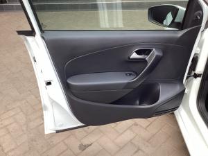 Volkswagen Polo Vivo hatch 1.6 Comfortline auto - Image 25