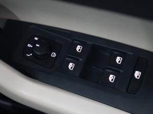Volkswagen Polo sedan 1.6 Life auto - Image 25