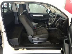 Toyota Hilux 2.4GD-6 Xtra cab Raider manual - Image 18