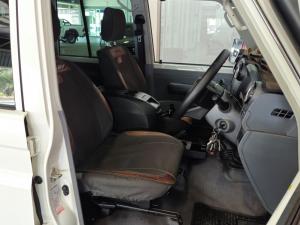 Toyota Land Cruiser 79 4.5D-4D V8 double cab LX - Image 9