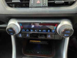 Toyota RAV4 2.0 VX - Image 18