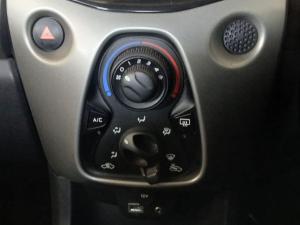 Toyota Aygo 1.0 - Image 10