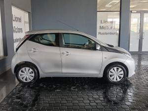 Toyota Aygo 1.0 - Image 2