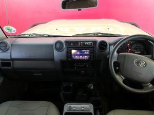 Toyota Land Cruiser 76 4.5D-4D V8 station wagon LX - Image 10