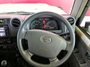 Toyota Land Cruiser 76 4.5D-4D V8 station wagon LX - Image 11