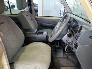 Toyota Land Cruiser 76 4.5D-4D V8 station wagon LX - Image 20