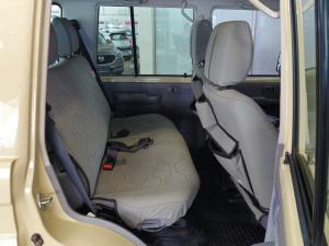 Toyota Land Cruiser 76 4.5D-4D V8 station wagon LX - Image 21