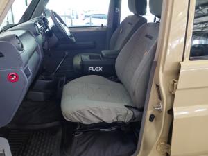Toyota Land Cruiser 76 4.5D-4D V8 station wagon LX - Image 22