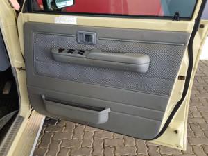 Toyota Land Cruiser 76 4.5D-4D V8 station wagon LX - Image 28