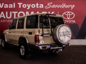 Toyota Land Cruiser 76 4.5D-4D V8 station wagon LX - Image 4