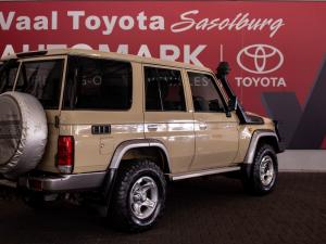 Toyota Land Cruiser 76 4.5D-4D V8 station wagon LX - Image 6