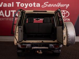 Toyota Land Cruiser 76 4.5D-4D V8 station wagon LX - Image 8