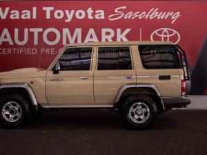 Toyota Land Cruiser 76 4.5D-4D V8 station wagon LX - Image 9