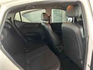 Hyundai i10 1.1 Motion - Image 11