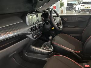 Hyundai i10 1.1 Motion - Image 13