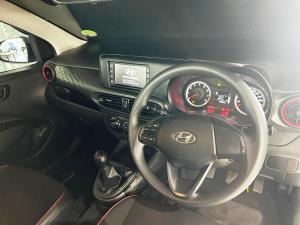 Hyundai i10 1.1 Motion - Image 8