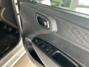 Hyundai i10 1.1 Motion - Image 9