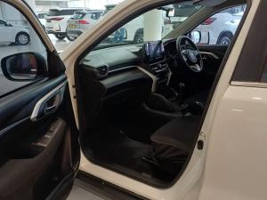 Toyota Urban Cruiser 1.5 XR manual - Image 9