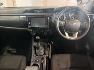 Toyota Hilux 2.4GD-6 double cab Raider manual - Image 6