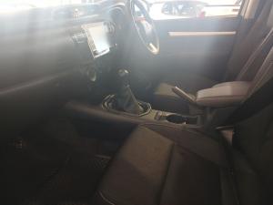 Toyota Hilux 2.4GD-6 double cab Raider manual - Image 7