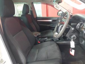 Toyota Hilux 2.4GD-6 double cab 4x4 Raider manual - Image 15