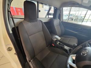 Toyota Hilux 2.4GD-6 4x4 SRX - Image 13