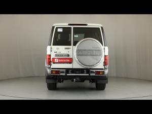 Toyota Land Cruiser 76 4.5D-4D V8 station wagon LX - Image 5