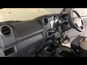 Toyota Land Cruiser 76 4.5D-4D V8 station wagon LX - Image 7
