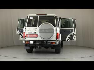 Toyota Land Cruiser 76 4.5D-4D V8 station wagon LX - Image 9