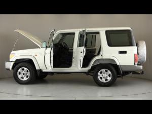 Toyota Land Cruiser 76 4.5D-4D V8 station wagon LX - Image 11