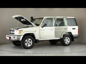Toyota Land Cruiser 76 4.5D-4D V8 station wagon LX - Image 12