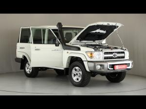 Toyota Land Cruiser 76 4.5D-4D V8 station wagon LX - Image 14